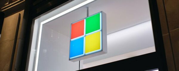 Logo Microsoft sur fenêtre